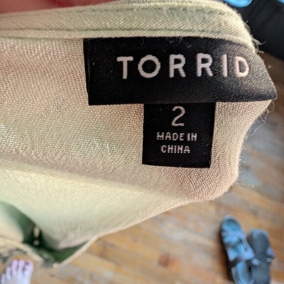 Torrid flowy top - Picture 2 of 3